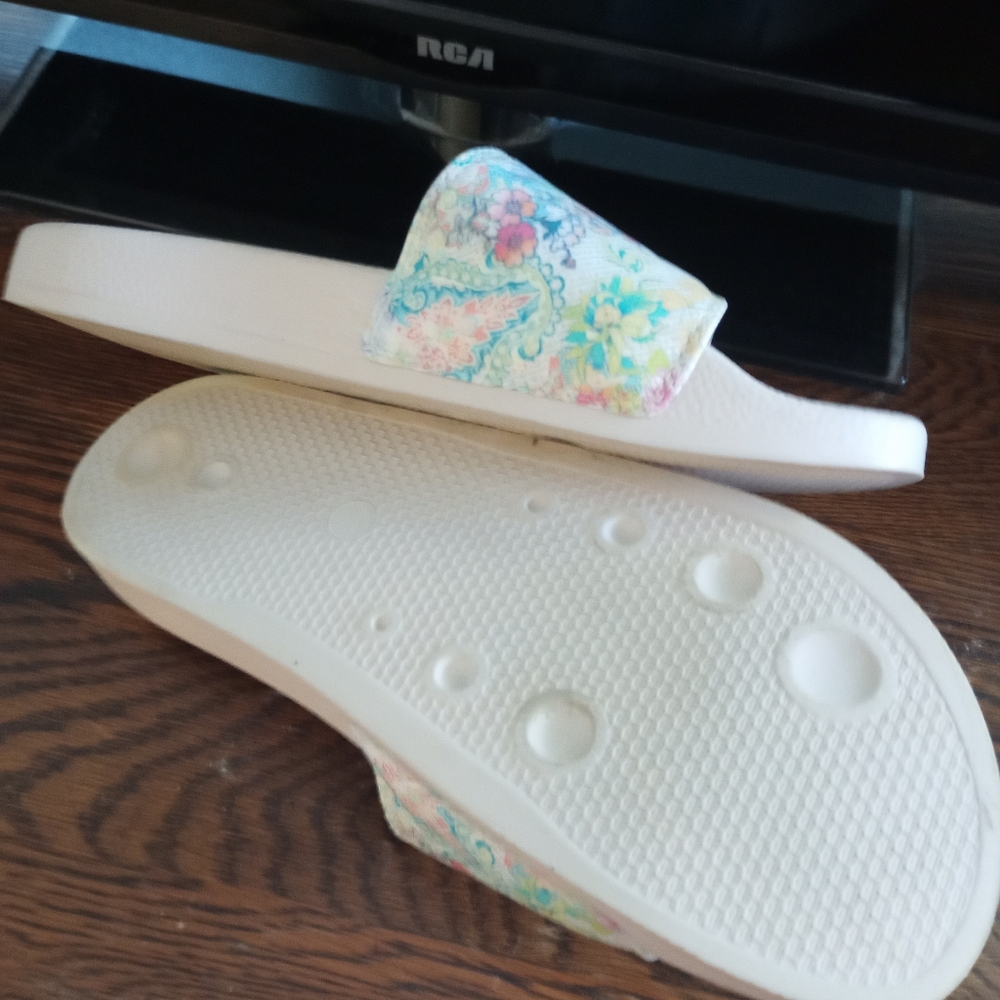 Slide sandals